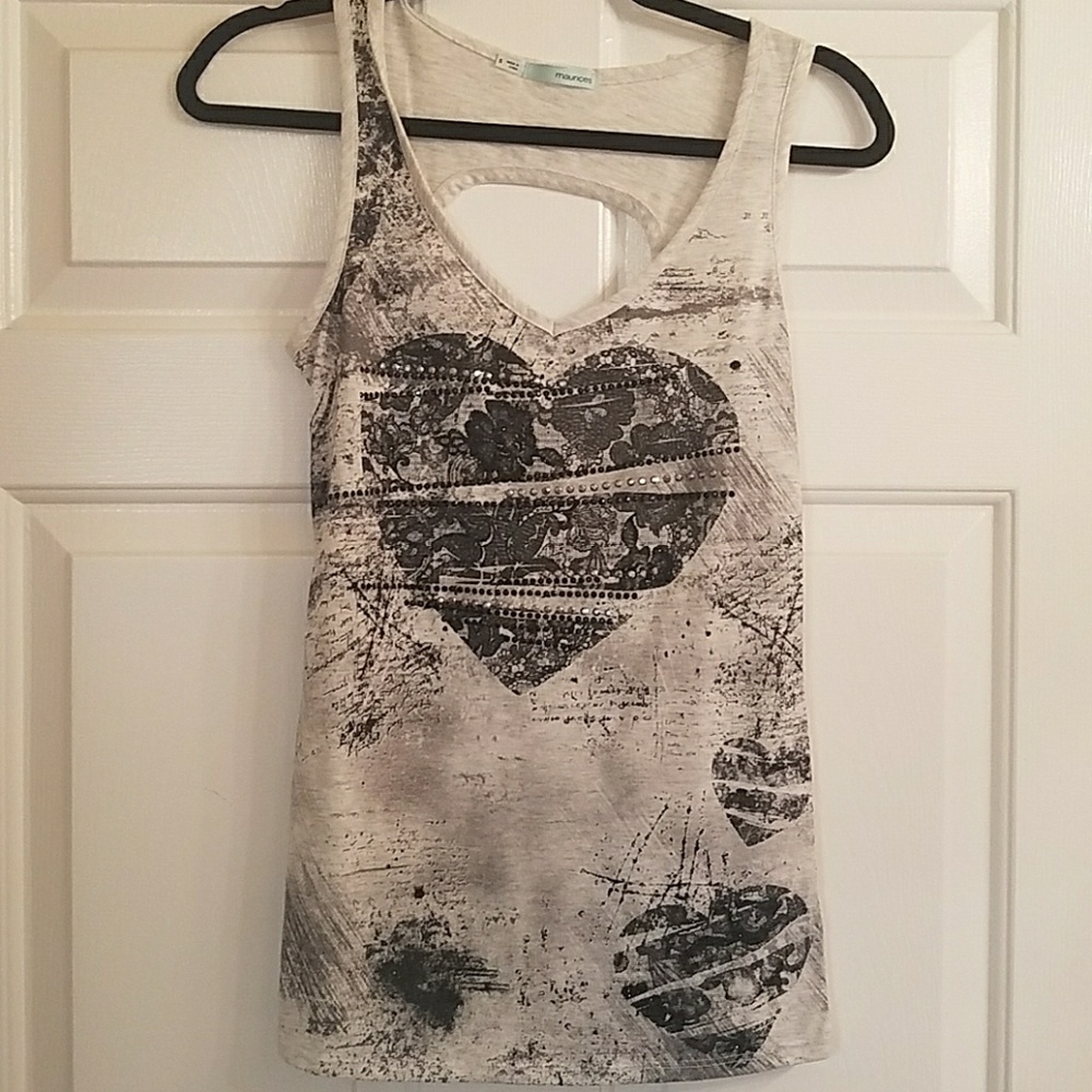 Graphic heart tank w. embellishment/ key hole back